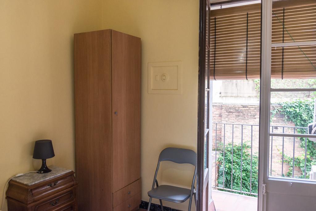 Hostel Turistic Castell Barcelona Exterior photo