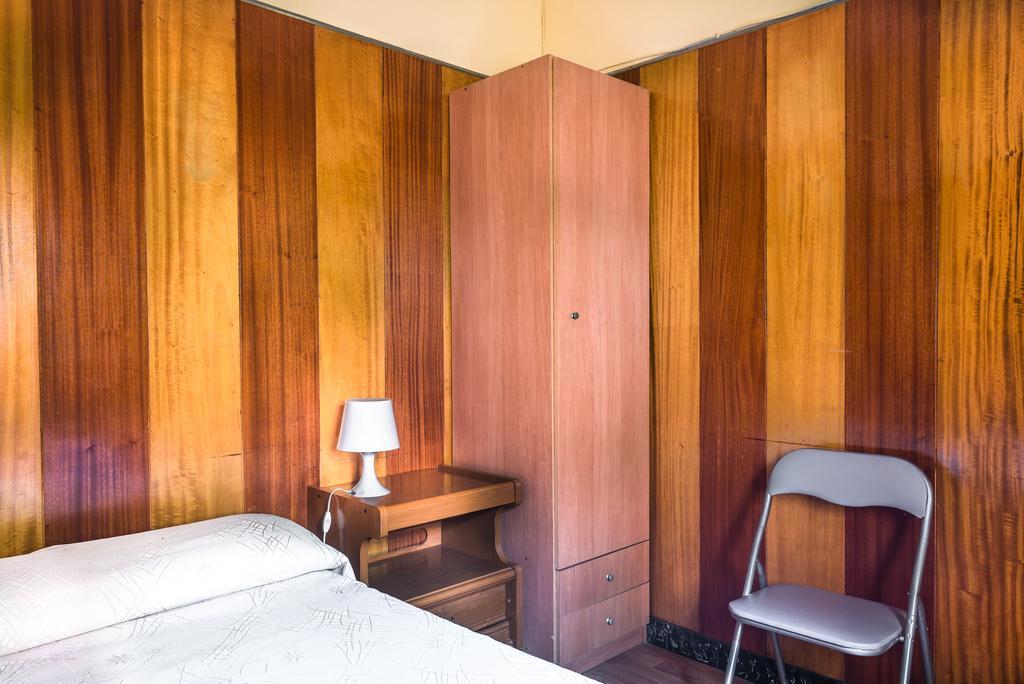 Hostel Turistic Castell Barcelona Exterior photo
